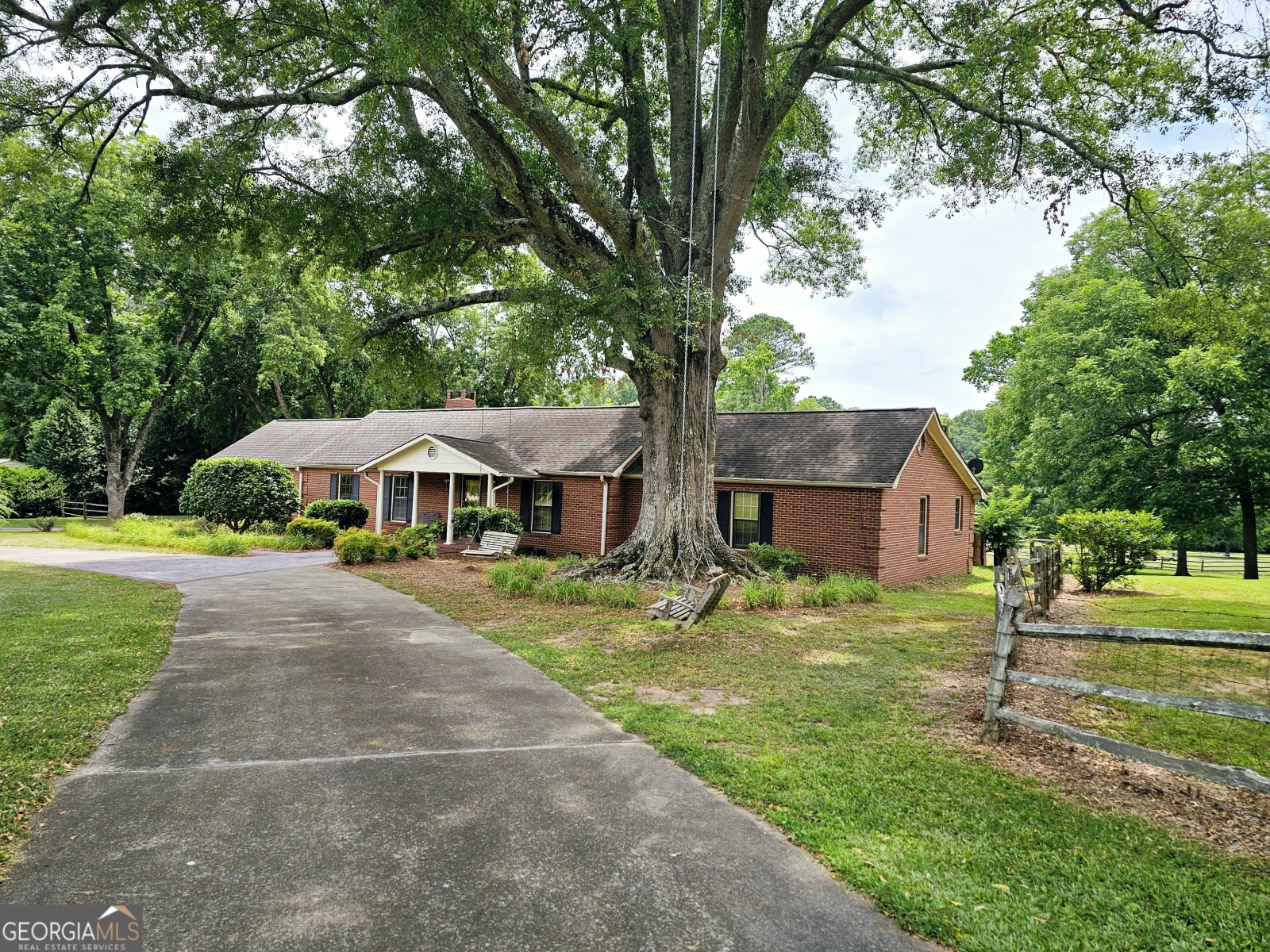 233 Sivell Road, LaGrange, Georgia 30241, 3 Bedrooms Bedrooms, ,2 BathroomsBathrooms,Residential,For Sale,Sivell,9131097