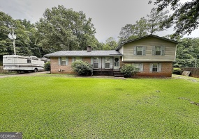 145 Lake Drive, Lagrange, Georgia 30240, 3 Bedrooms Bedrooms, ,2 BathroomsBathrooms,Residential,For Sale,Lake,9133624