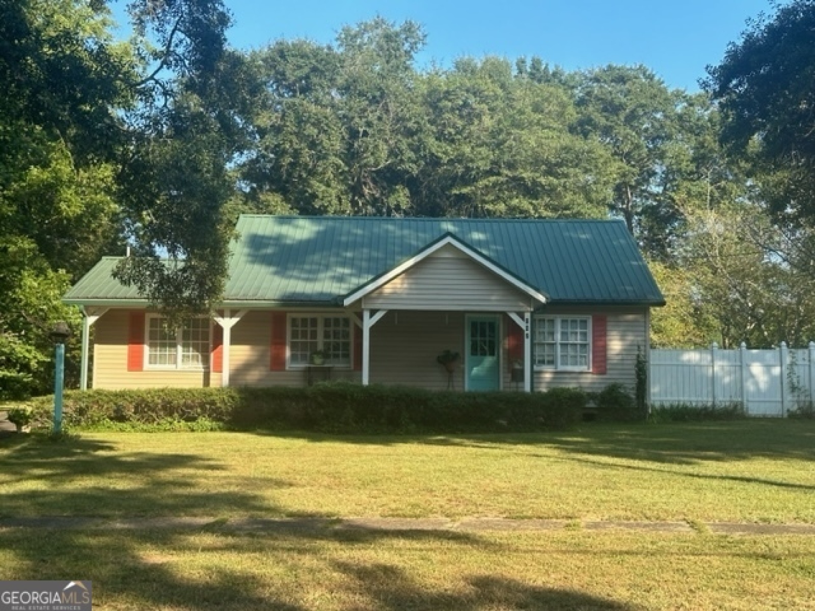 182 Flat Shoals Road, Woodbury, Georgia 30293, 3 Bedrooms Bedrooms, ,2 BathroomsBathrooms,Residential,For Sale,Flat Shoals,9138272