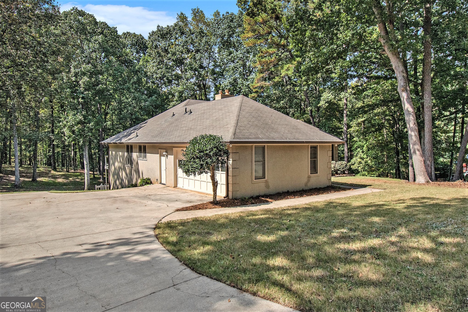 185 Flat Creek Court, Fayetteville, Georgia 30214, 5 Bedrooms Bedrooms, ,3 BathroomsBathrooms,Residential,For Sale,Flat Creek,9138743