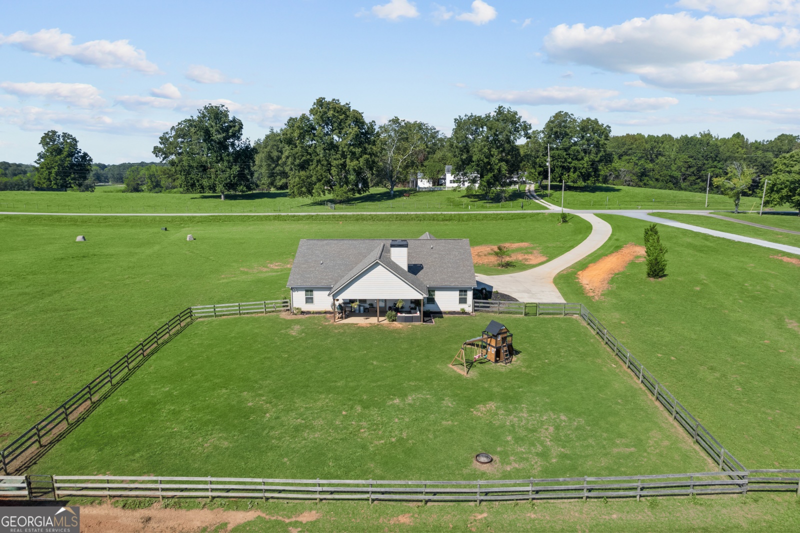 4404 Smokey Road, Newnan, Georgia 30263, 4 Bedrooms Bedrooms, ,2 BathroomsBathrooms,Residential,For Sale,Smokey,9138772