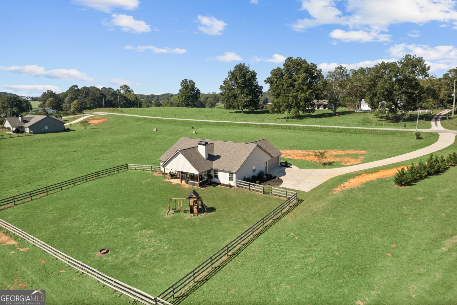 4404 Smokey Road, Newnan, Georgia 30263, 4 Bedrooms Bedrooms, ,2 BathroomsBathrooms,Residential,For Sale,Smokey,9138772