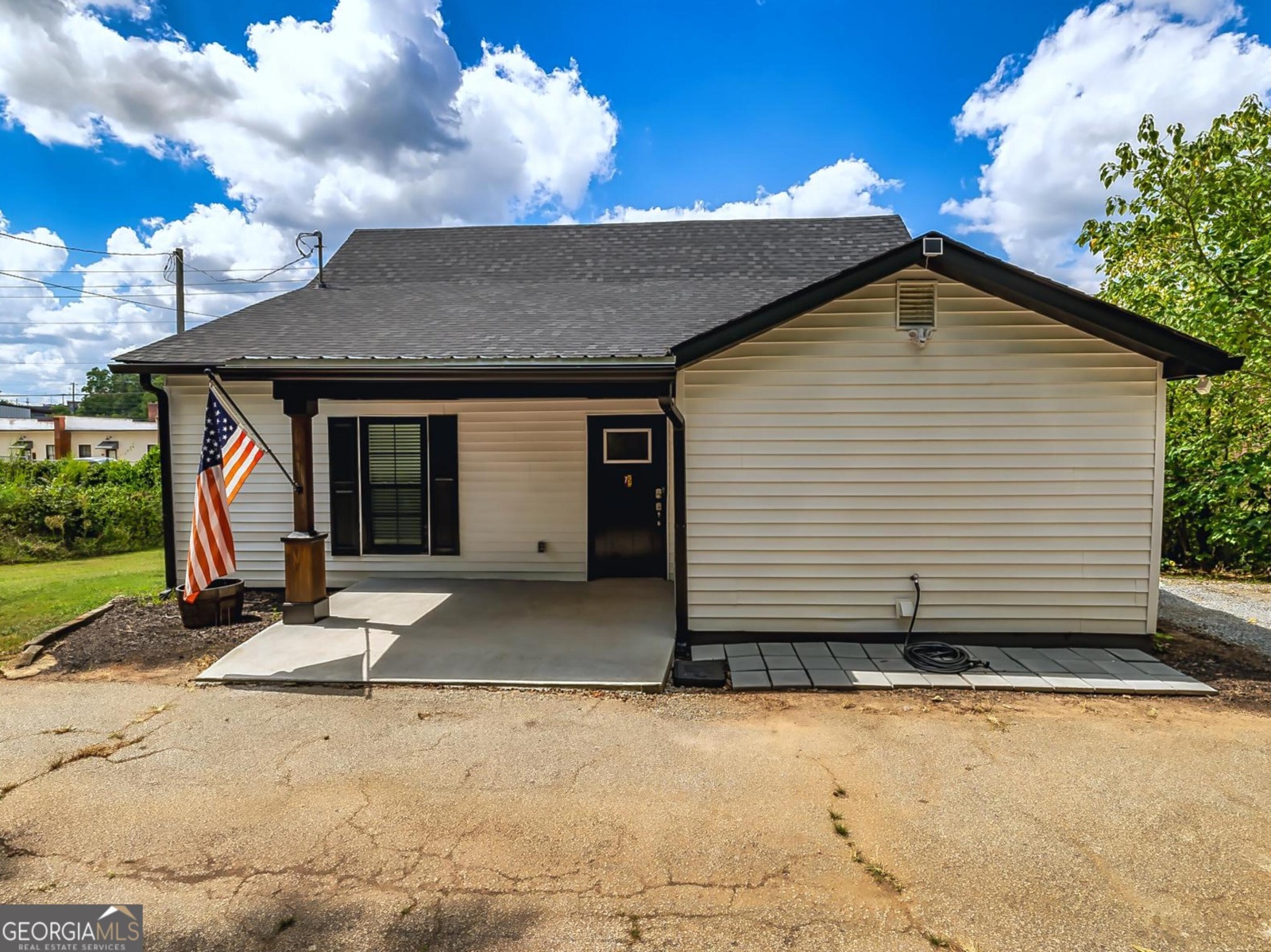 75 Field Street, Newnan, Georgia 30263, 2 Bedrooms Bedrooms, ,2 BathroomsBathrooms,Residential,For Sale,Field,9140243