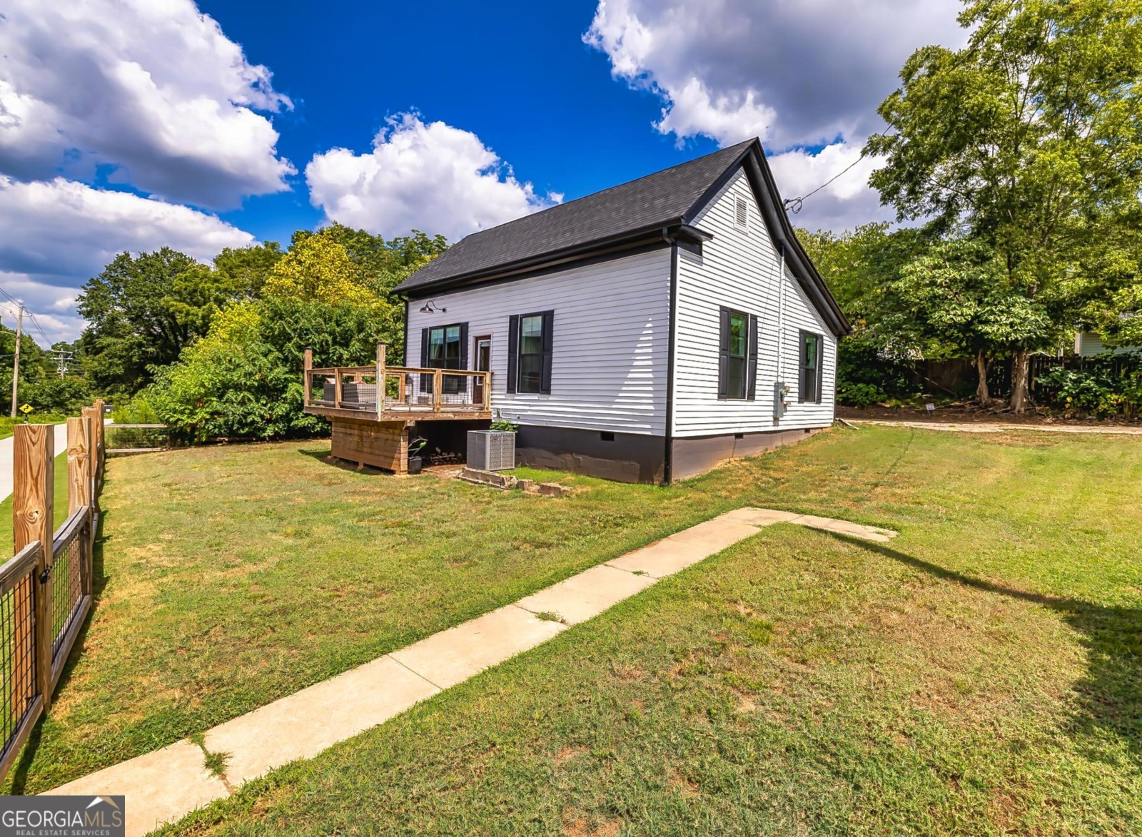 75 Field Street, Newnan, Georgia 30263, 2 Bedrooms Bedrooms, ,2 BathroomsBathrooms,Residential,For Sale,Field,9140243