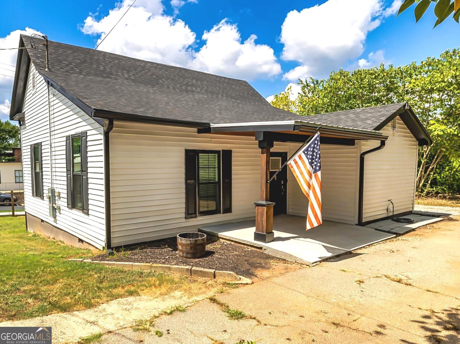 75 Field Street, Newnan, Georgia 30263, 2 Bedrooms Bedrooms, ,2 BathroomsBathrooms,Residential,For Sale,Field,9140243