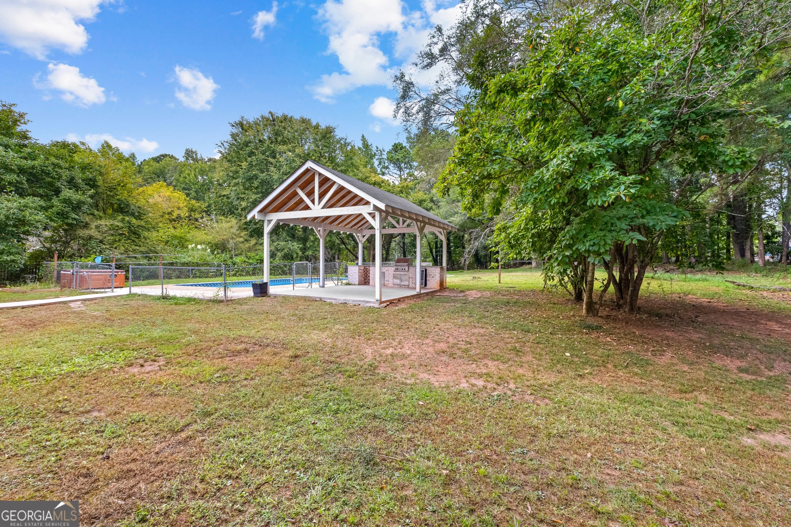 330 Fayette Drive, Fayetteville, Georgia 30214, 5 Bedrooms Bedrooms, ,2 BathroomsBathrooms,Residential,For Sale,Fayette,9140325