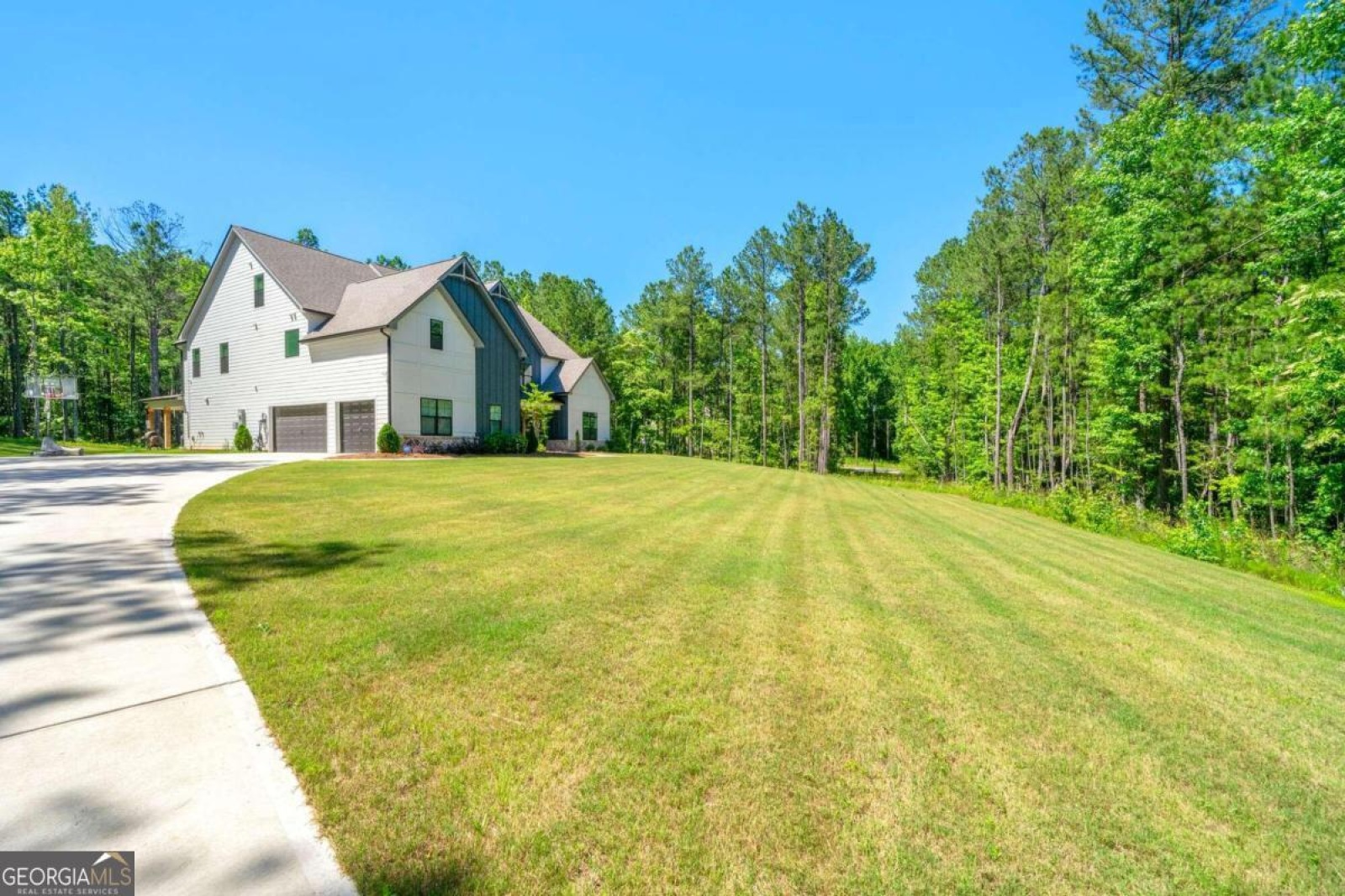 1895 Luther Bailey Road, Senoia, Georgia 30276, 5 Bedrooms Bedrooms, ,5 BathroomsBathrooms,Residential,For Sale,Luther Bailey,9140401