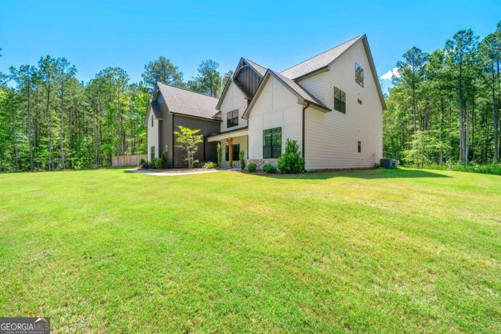 1895 Luther Bailey Road, Senoia, Georgia 30276, 5 Bedrooms Bedrooms, ,5 BathroomsBathrooms,Residential,For Sale,Luther Bailey,9140401