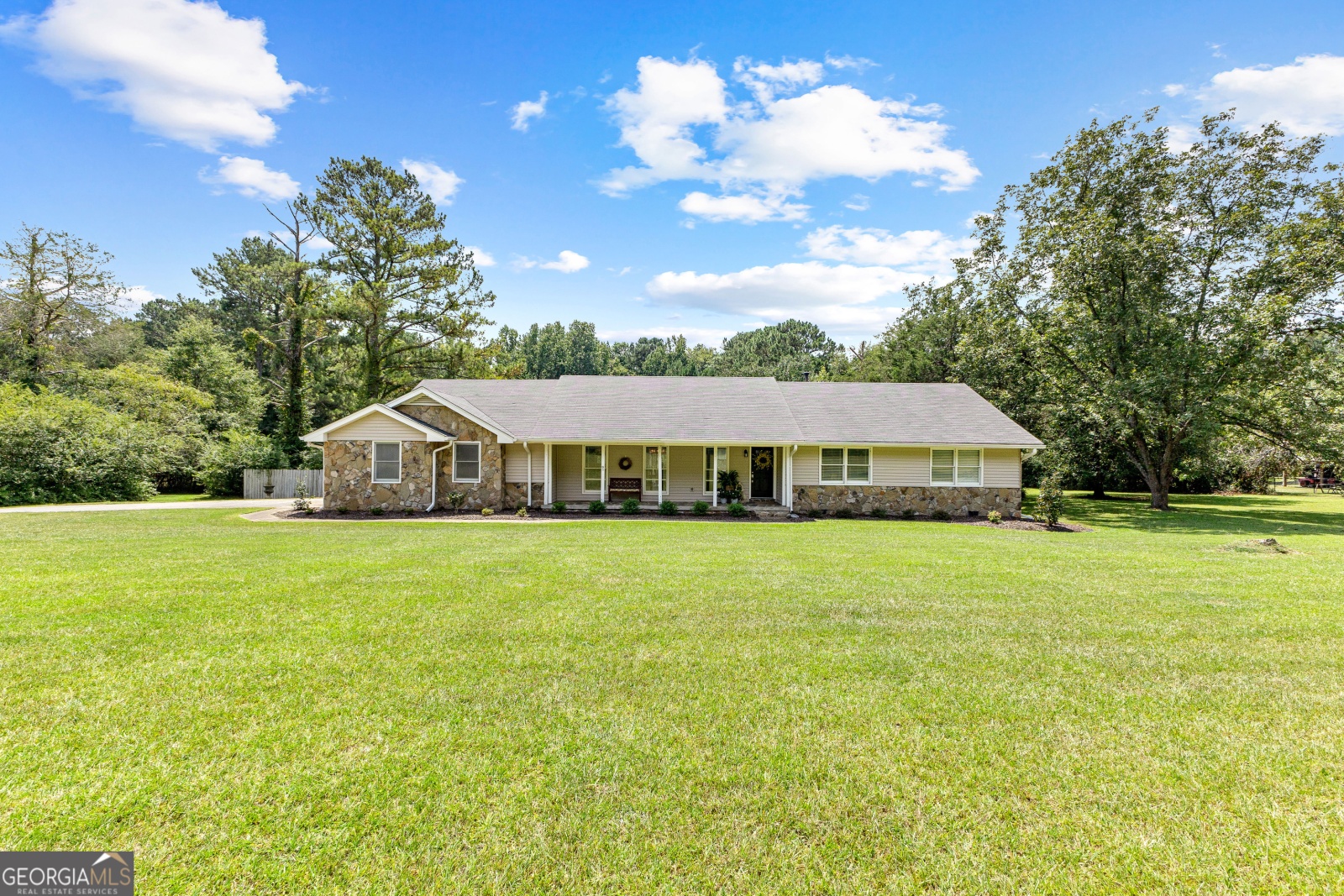 45 Fox Hollow Drive, Senoia, Georgia 30276, 3 Bedrooms Bedrooms, ,2 BathroomsBathrooms,Residential,For Sale,Fox Hollow,9140415