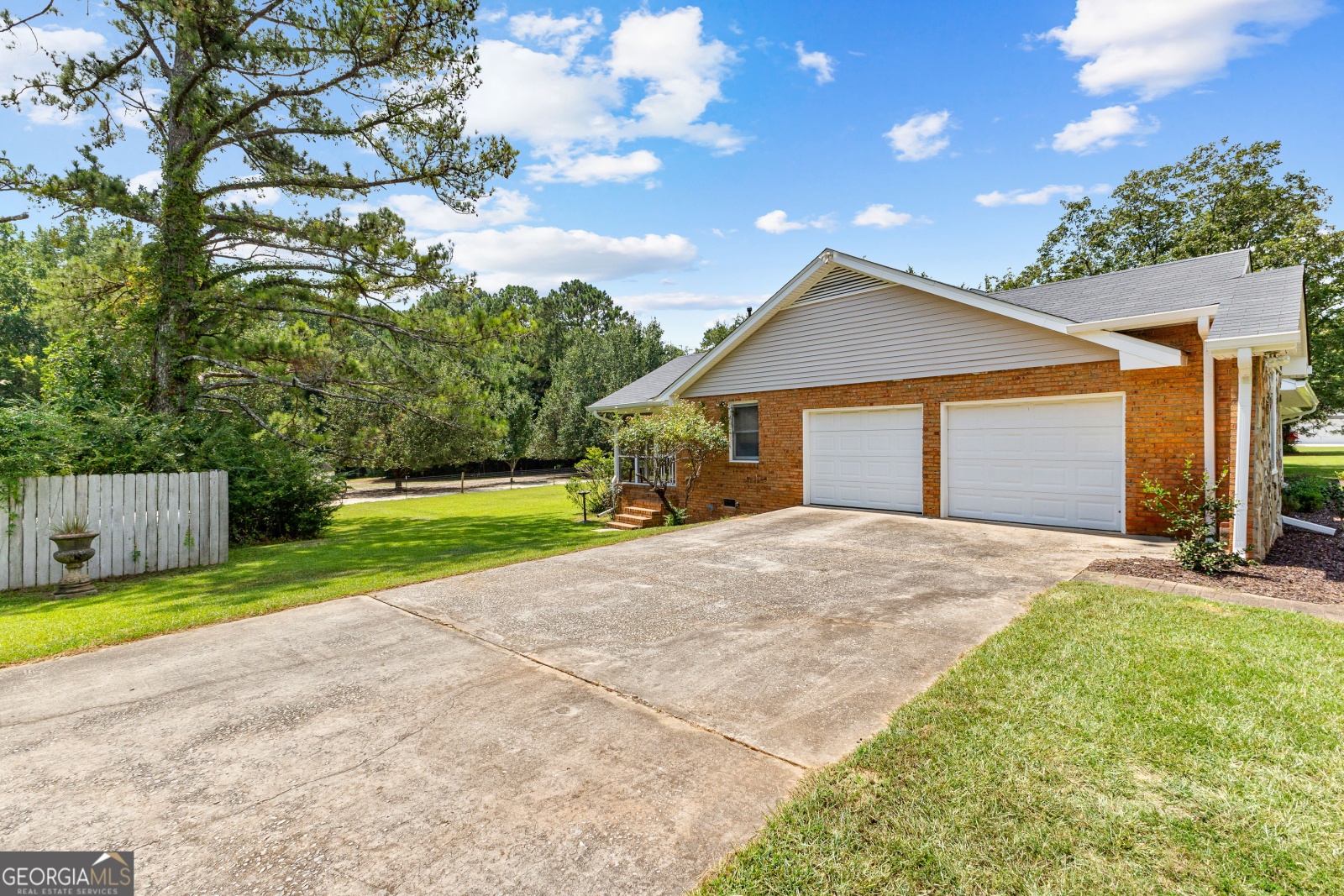 45 Fox Hollow Drive, Senoia, Georgia 30276, 3 Bedrooms Bedrooms, ,2 BathroomsBathrooms,Residential,For Sale,Fox Hollow,9140415