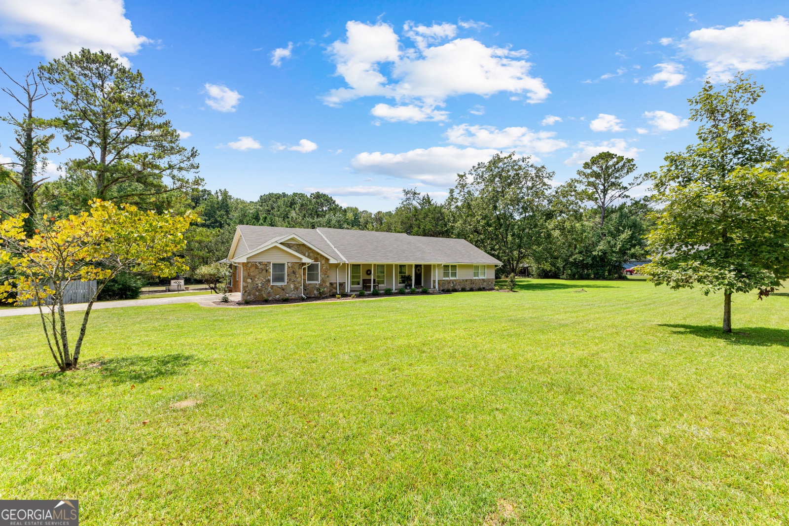 45 Fox Hollow Drive, Senoia, Georgia 30276, 3 Bedrooms Bedrooms, ,2 BathroomsBathrooms,Residential,For Sale,Fox Hollow,9140415